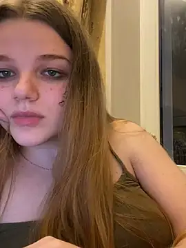 Webcam Model (-MimmiLissa-)  is live.Free join now!