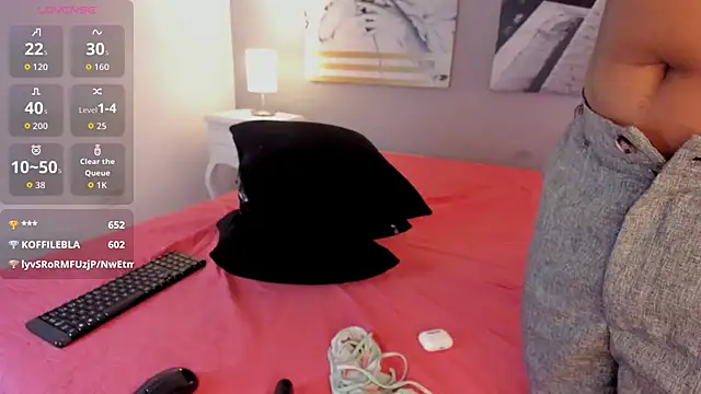 Live sex cam of KenyaMystic