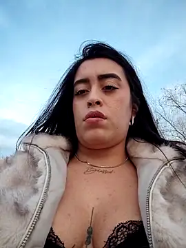 MissNyraSecret webcam