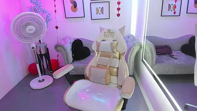 Victoria__doll webcam