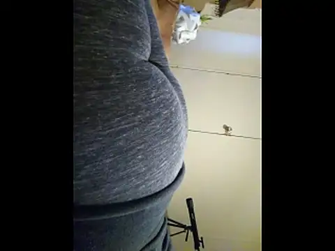missthickness35_Pika webcam