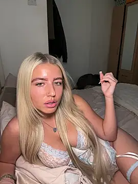 BlondeBetty webcam