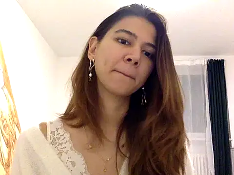 KiraVixenSweet webcam