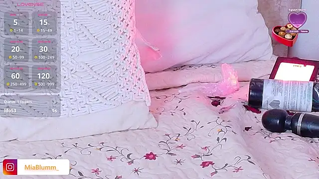 MiiaBlumm_ webcam