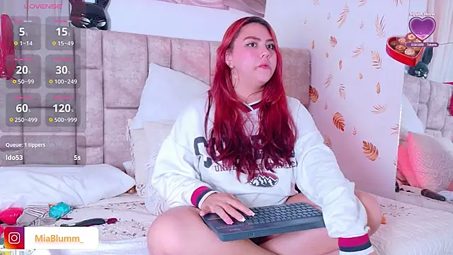 MiiaBlumm_ webcam