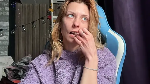 karo123421 (F young) - new apartament #smoke #mistress #tease