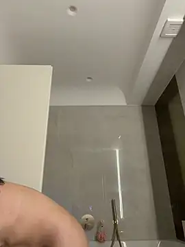 Webcam Model (MyaSplash) is live