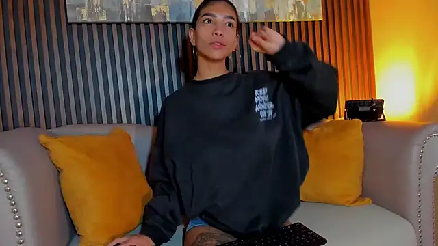 lauraaristizabal (F teen) - loving me 🌷