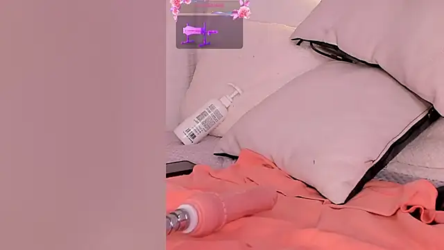 chloemoreti (F teen) - FINGERING PUSSY