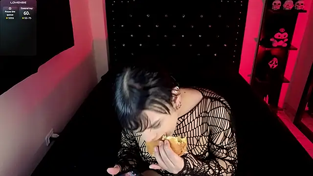 DarkAndTenderGirl webcam