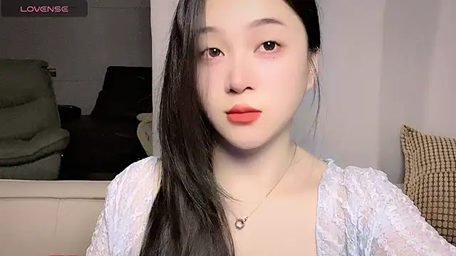美女woaiqinqin在线直播