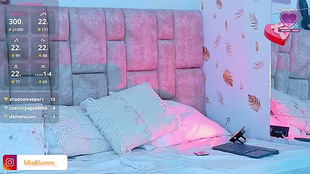 miiablumm_ - MiiaBlumm_'s free webcam