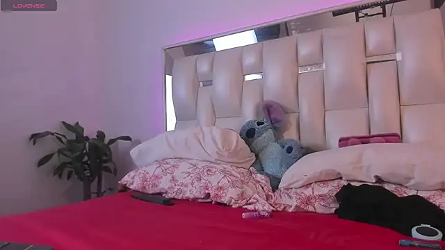 darlyn_tenderhot__ (T young) - full naked x 5 minutes