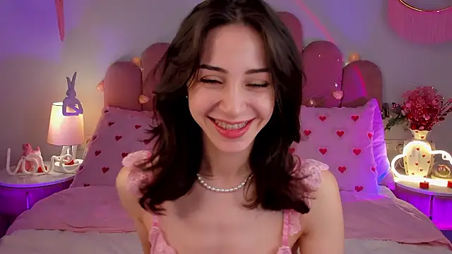 elsayoung - ElsaYoung's free webcam - UK Sex Cams