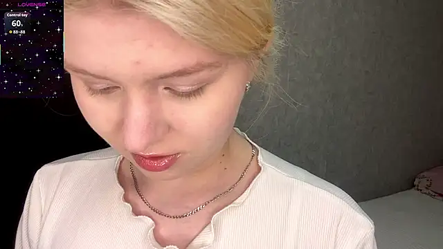 shontawasilko (F teen) - show your tits and jump around