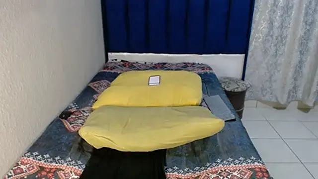 SweetJuicyPussy97 webcam