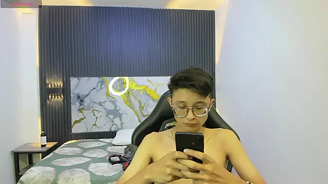 SantiagoRusso18 Live Webcam on Stripchat