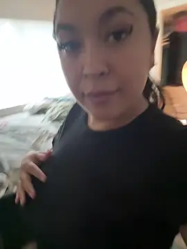 latina_curvy22 webcam
