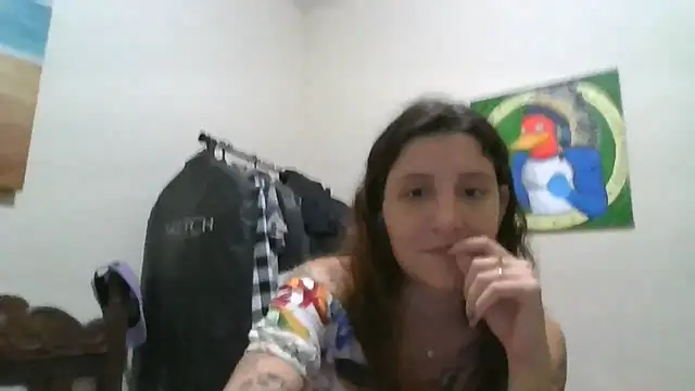 EllamaeMaclay webcam