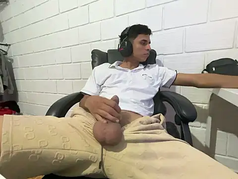 Max_TheHorseDick webcam