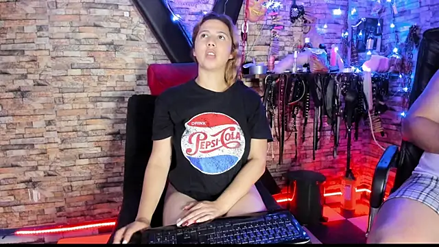 Liltildeman_moon webcam