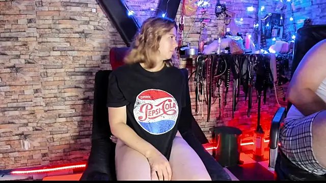 Liltildeman_moon webcam