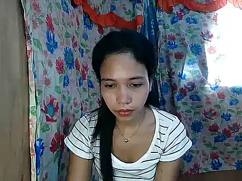 PinaySkinnyGirl webcam