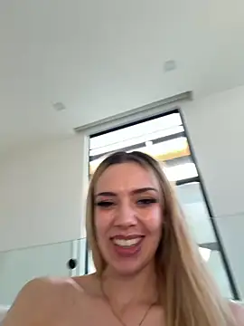 HopeHeaven Live Webcam on Stripchat