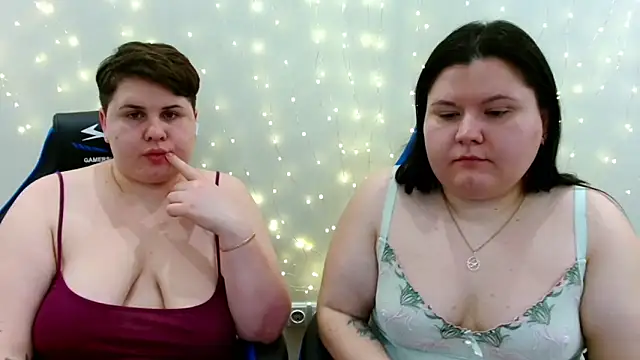 BeckyAndHellen webcam