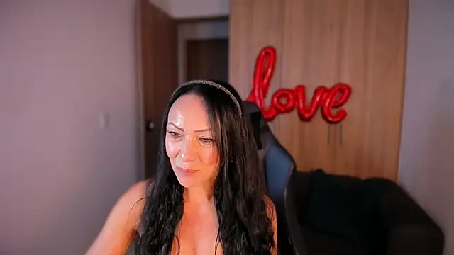 kassandra_maturee - Kassandra_Maturee's free webcam - UK Sex Cams