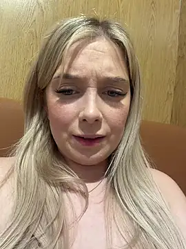 CherryAuroraa webcam