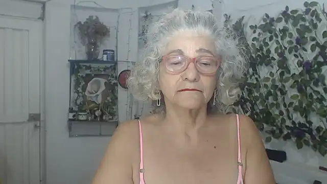 FunnyGrandma from StripChat is Freechat