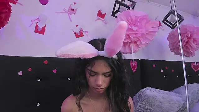 anniie__evans (F teen) - participa en el juego por 26 tks