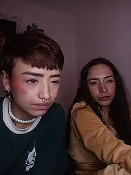 AlexxaAndRileyy webcam