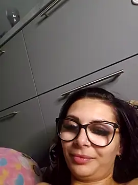 hiddendesirexo01 - HiddendesireXO01's free webcam - UK Sex Cams