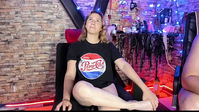 Liltildeman_moon webcam