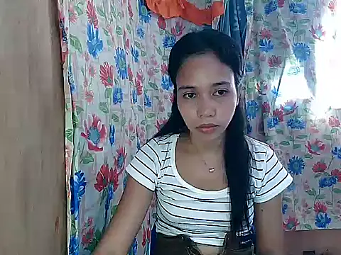 PinaySkinnyGirl webcam