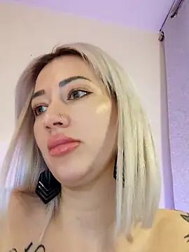 Webcam Model (Gina-Lumara)  is live.Free join now!