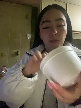 AuroraJohns_Pink webcam