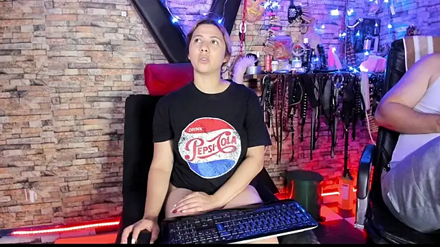 Liltildeman_moon webcam