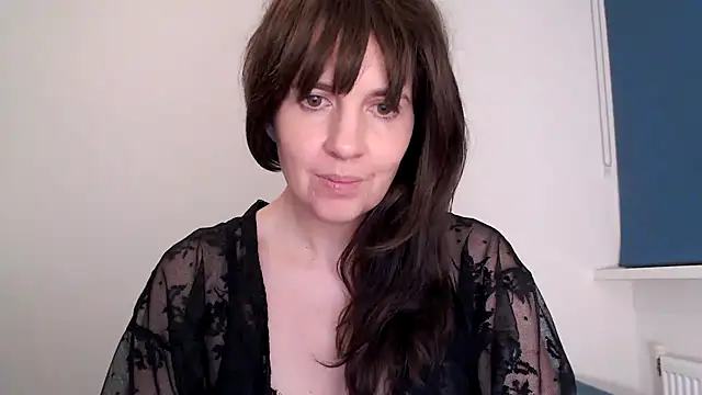 Ella_Next_Door webcam