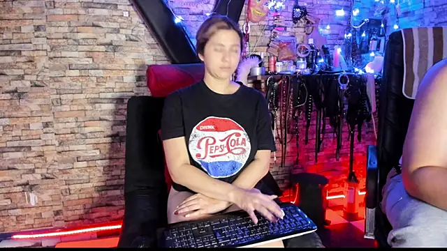 Liltildeman_moon webcam