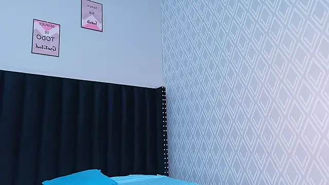 kinkylittlegirll webcam