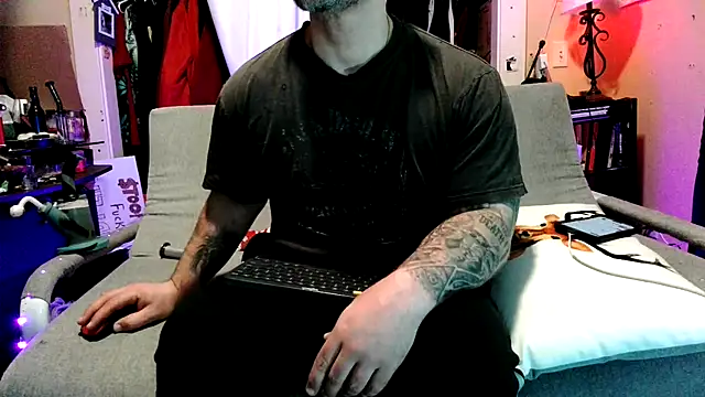 Toofst2furious99 webcam