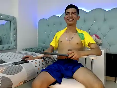 Apolo_Richards webcam