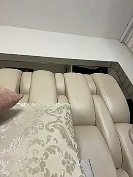 alisson_foxxx1 (Ask my age) - rub my clit