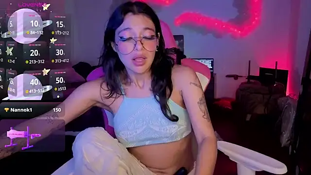 larah_uwu webcam