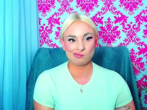 LuxuriaGoddess webcam