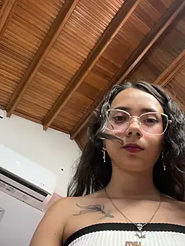 alicia-petite webcam