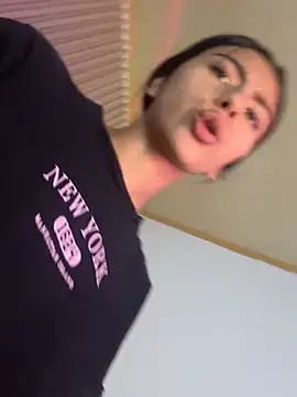 Webcam Model (Lilybeeth)  is live.Free join now!